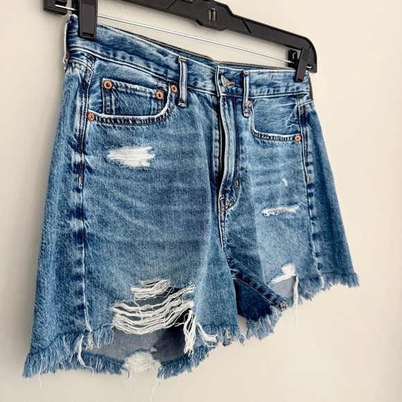 American Eagle 90s Boyfriend Shorts - Picture 3 of 7